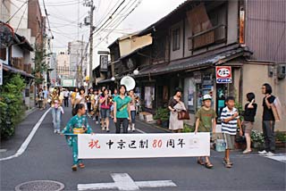 写真 幼稚園児の踊り