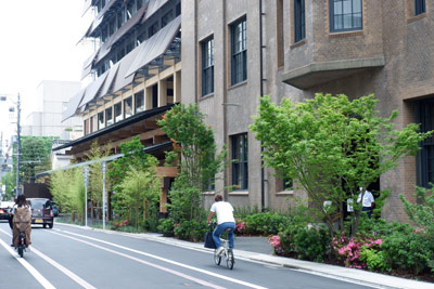 写真19 新風館が電線地中化スタートに協力