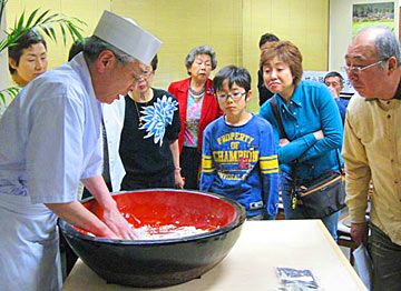 写真 水まわしの実演
